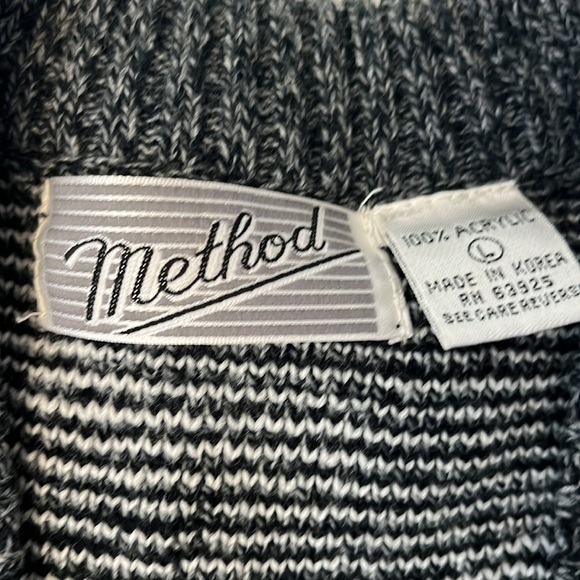 Vintage Black and Gray Vest - Picture 2 of 4